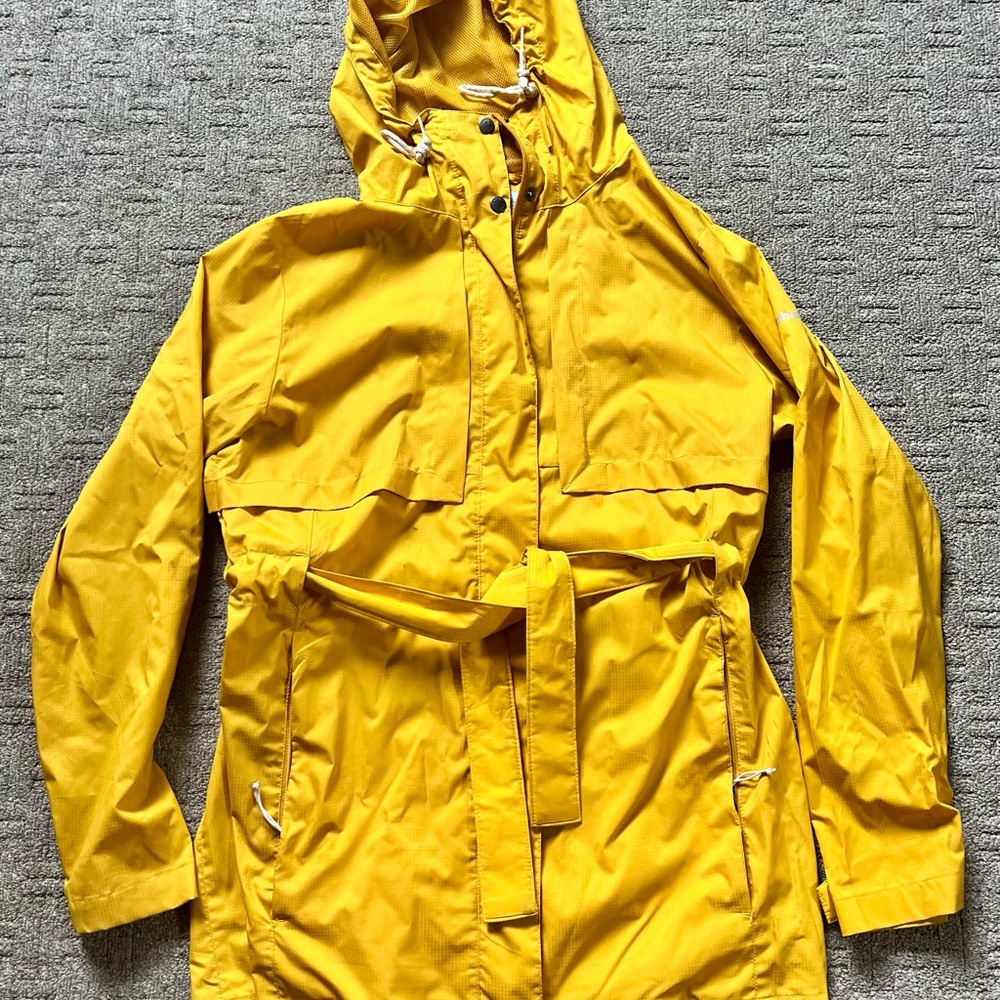 COLUMBIA lightweight raincoat (Gordon’s Fisherman’s color 😂)